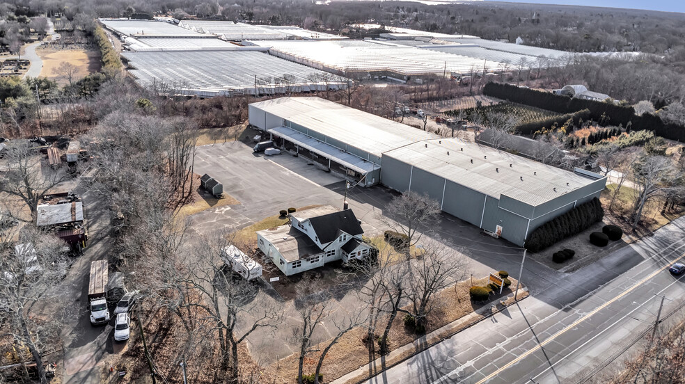 26 Frowein Rd, Center Moriches, NY à louer - Photo de l’immeuble – Image 1 sur 36