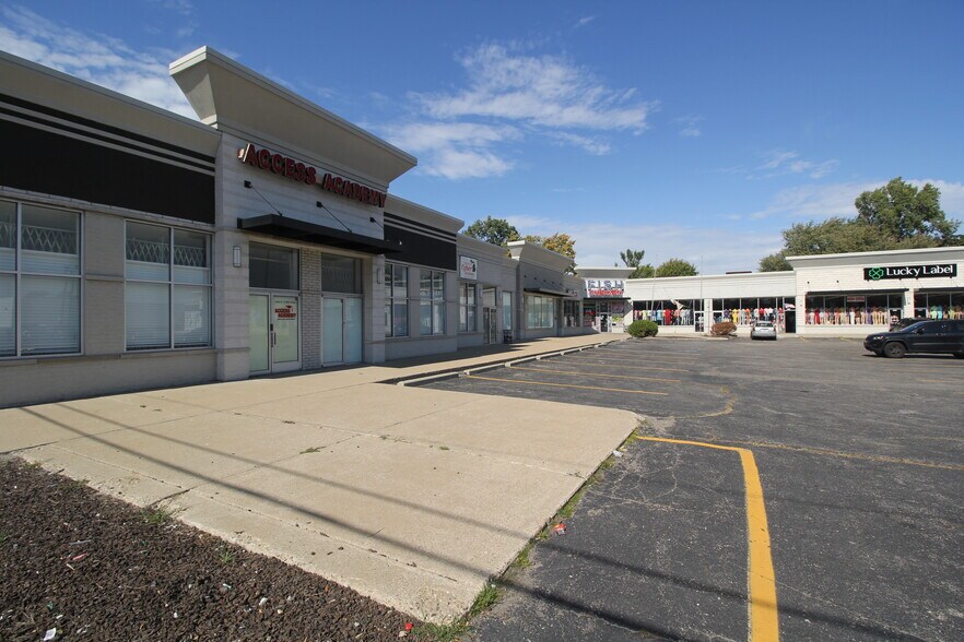 1539-1635 E 8 Mile Rd, Hazel Park, MI à louer - Photo de l’immeuble – Image 3 sur 8
