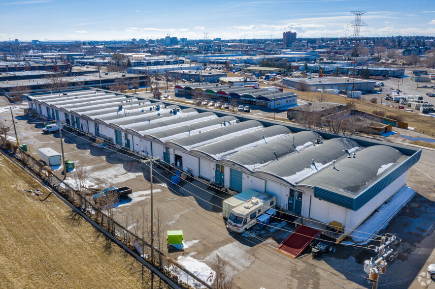 4006-4030 4th St SE, Calgary, AB à louer - Photo de l’immeuble – Image 3 sur 5