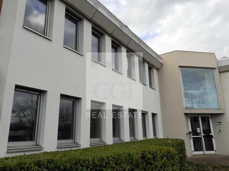 6 Bis Rue Maryse Bastié, Bron à vendre - Photo de l’immeuble – Image 2 sur 8