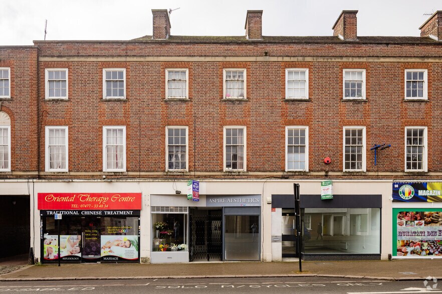 94-94A Easton St, High Wycombe à louer - Photo principale – Image 1 sur 3