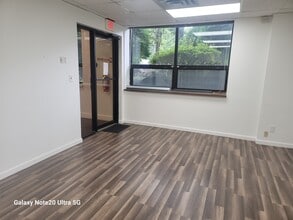 190-210 Sylvan Ave, Englewood Cliffs, NJ à louer Photo intérieure– Image 2 sur 12