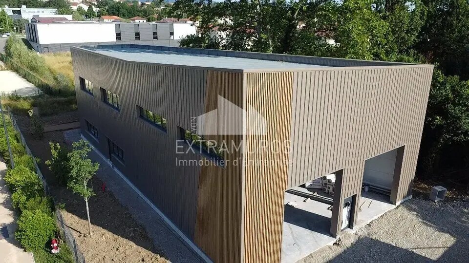 Local d’activités dans Brindas à louer - Photo de l’immeuble – Image 2 sur 10