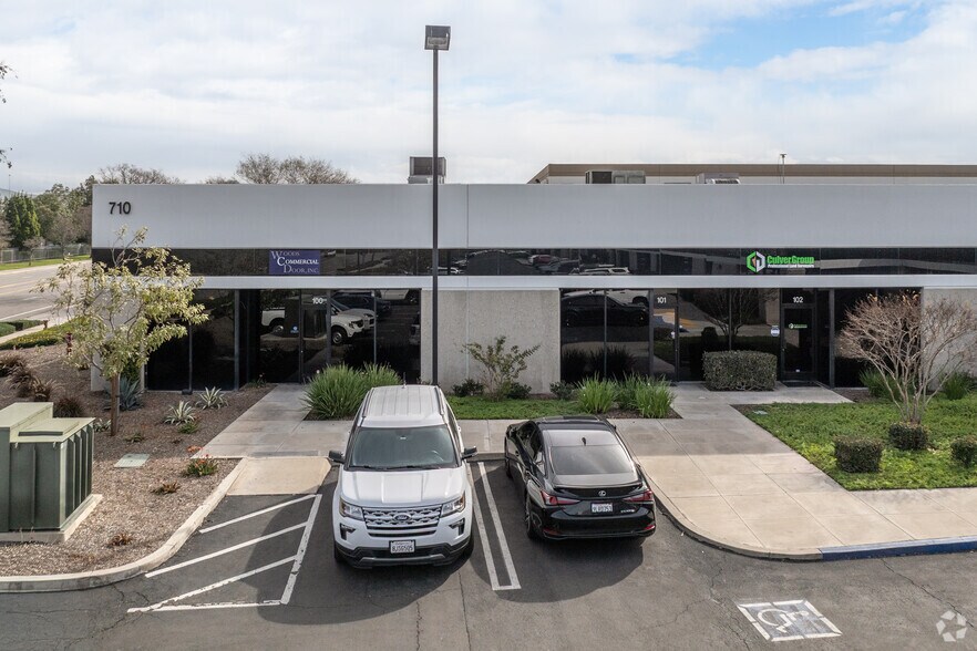 650 E Parkridge Ave, Corona, CA à louer - Photo de l’immeuble – Image 2 sur 4