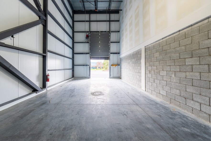 315-317 Av Avro, Pointe-claire, QC à louer - Photo intérieure – Image 3 sur 8