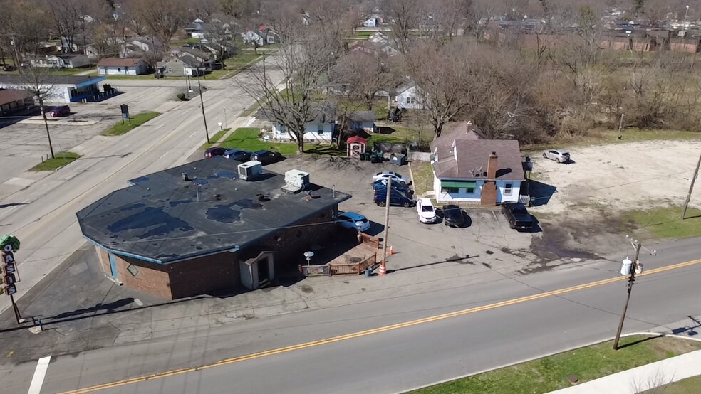 1811 S Burlington Dr, Muncie, IN à vendre - Photo de l’immeuble – Image 2 sur 15