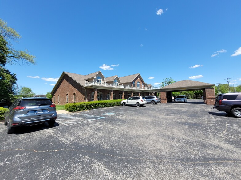 700 S College Ave, Bloomington, IN à louer - Photo de l’immeuble – Image 3 sur 32