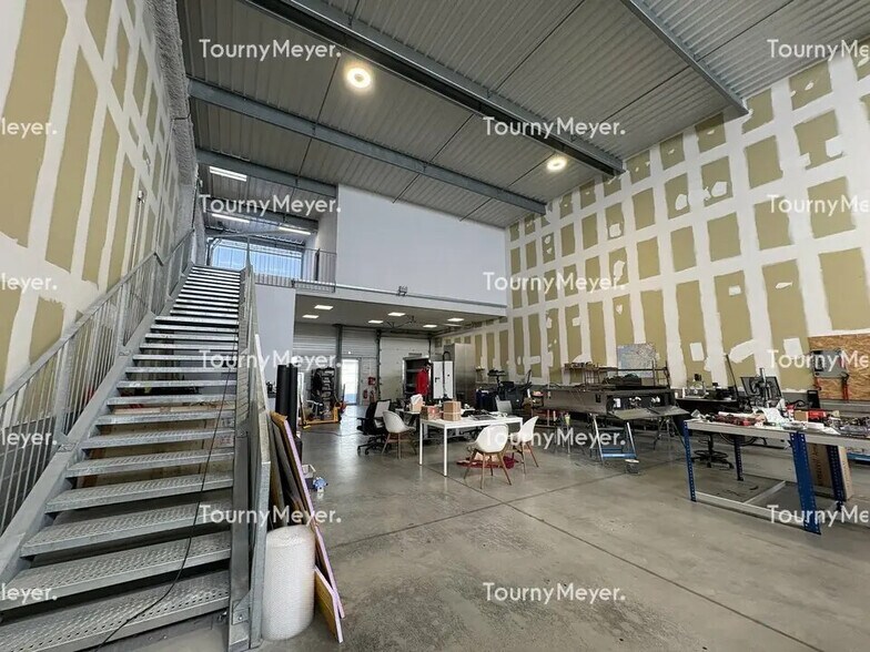 Local d’activités dans Escalquens à louer - Photo de l’immeuble – Image 3 sur 12