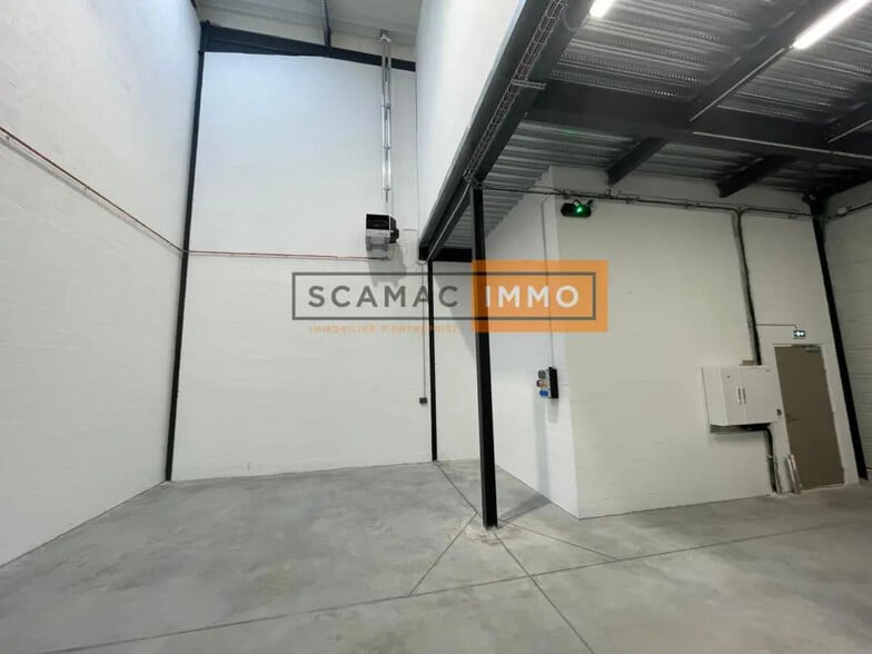 16 Rue Ampère, Pontoise à louer - Photo de l’immeuble – Image 2 sur 3