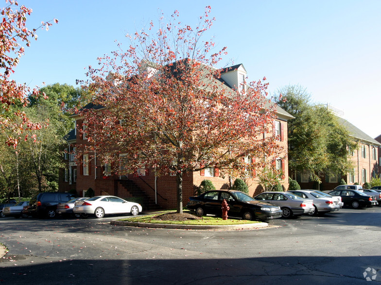 750 Hammond Dr NE, Atlanta, GA à vendre - Photo principale – Image 1 sur 1
