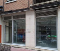 Local commercial dans Móstoles, Madrid à louer Photo de la construction– Image 1 sur 1