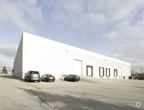 267 Matheson Blvd E, Mississauga, ON à louer Photo de l’immeuble– Image 2 sur 6