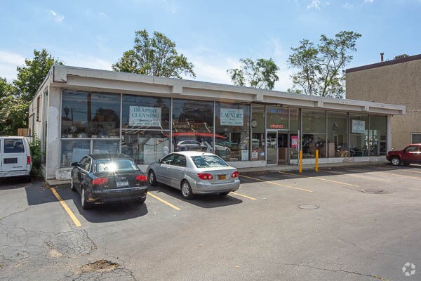 1818 Merrick Rd, Merrick, NY à louer - Photo de l’immeuble – Image 2 sur 5