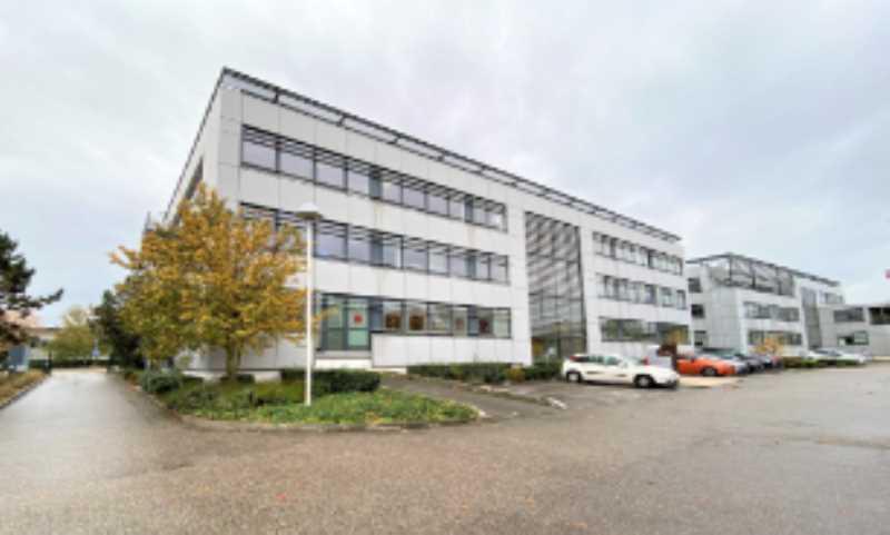 8 Place Berthe Morisot, Saint-Priest à louer Photo de l’immeuble– Image 1 sur 5