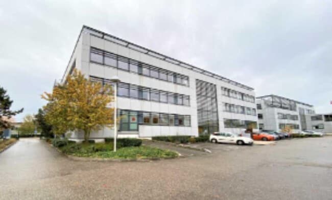 Plus de détails pour 8 Place Berthe Morisot, Saint-Priest - Bureau à louer