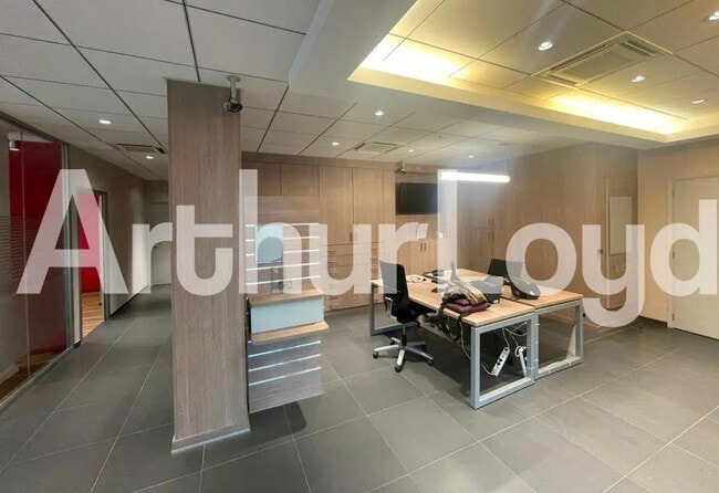 Plus de détails pour Local commercial à louer