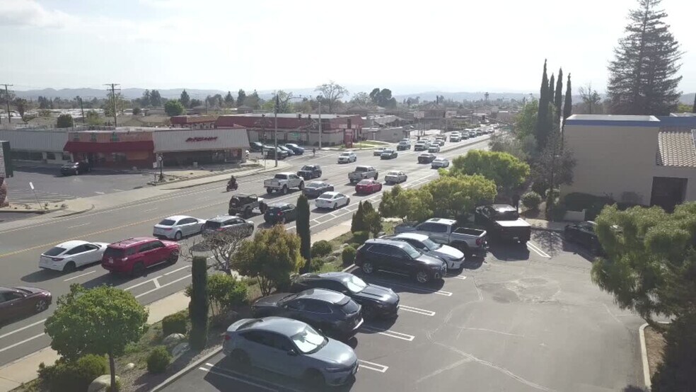 34366 Yucaipa Blvd, Yucaipa, CA à louer - Vidéo sur l’annonce professionnelle – Image 2 sur 26