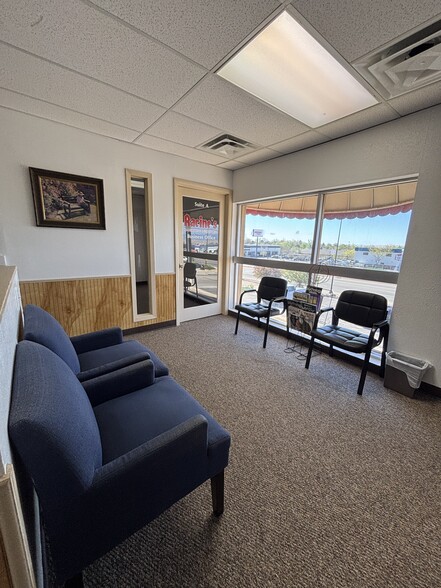3930 Ridge Dr, Pueblo, CO à vendre - Photo de l’immeuble – Image 2 sur 19