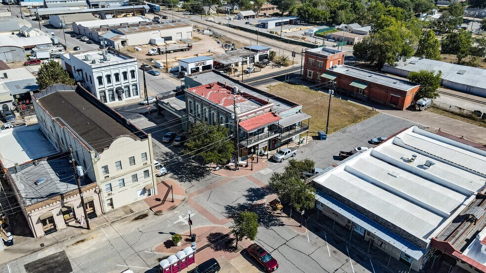 301 S Saint Charles St, Brenham, TX à vendre - Photo de l’immeuble – Image 3 sur 19