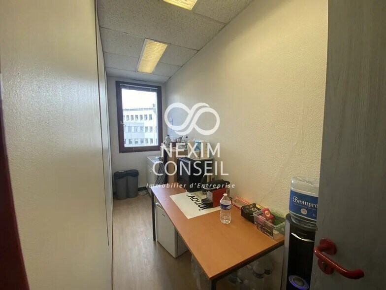 Bureau dans Colombes à louer - Photo de l’immeuble – Image 2 sur 5