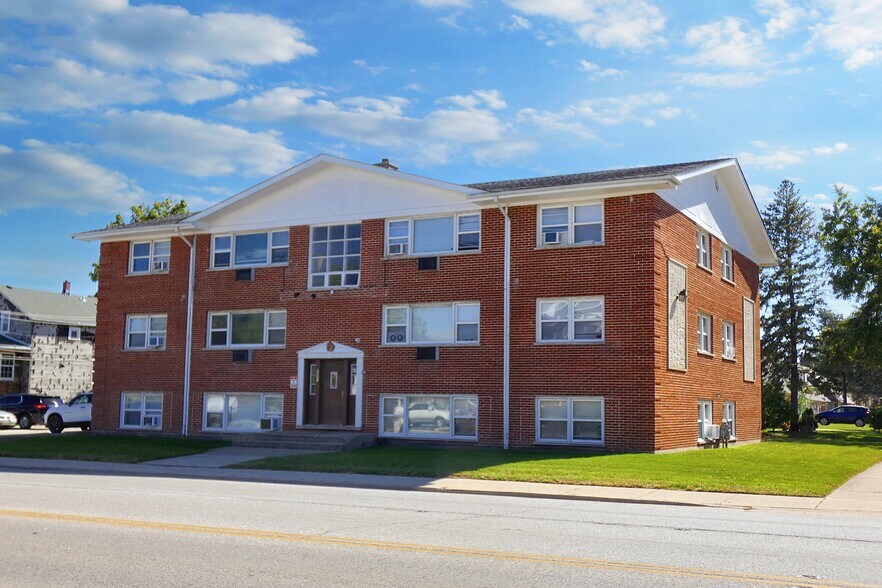7821 43rd St, Lyons, IL à vendre - Photo de l’immeuble – Image 1 sur 9