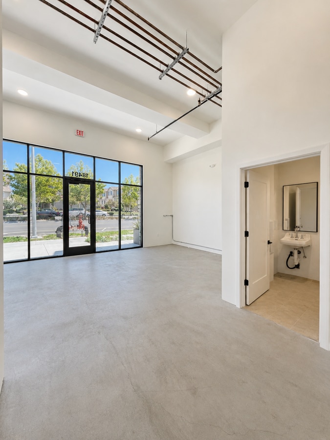 18491 Monterey Rd, Morgan Hill, CA 95037 - Lot C1 - - Photo intérieure - Image 1 of 3