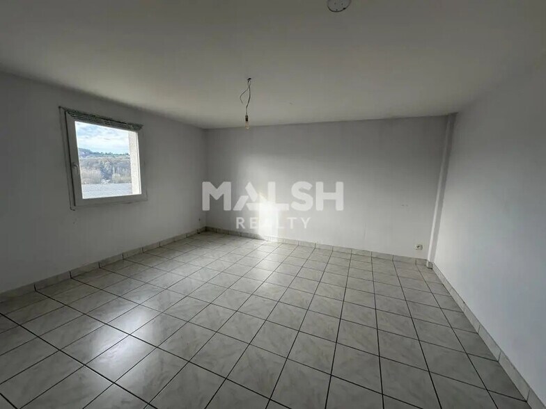 Bureau dans Pont-Évêque à louer - Photo de l’immeuble – Image 3 sur 4