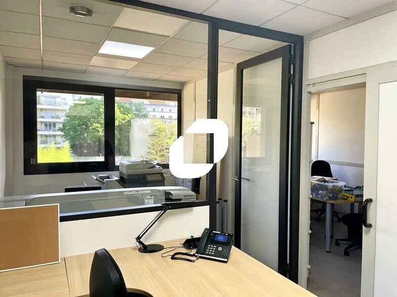 Bureau dans Villeurbanne à louer - Photo de l’immeuble – Image 2 sur 10