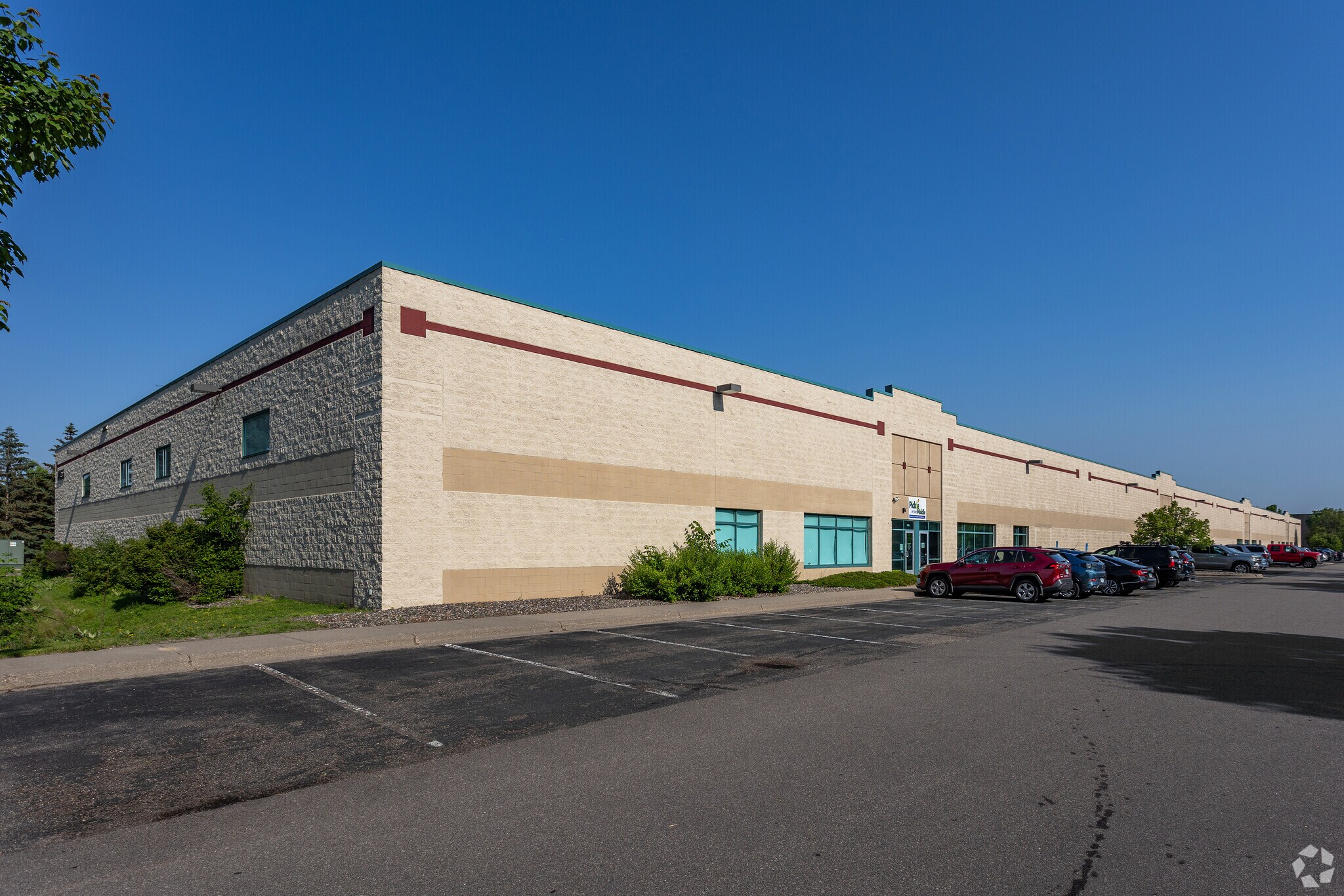 7700 N 68th Ave, Minneapolis, MN à louer Photo de l’immeuble– Image 1 sur 7