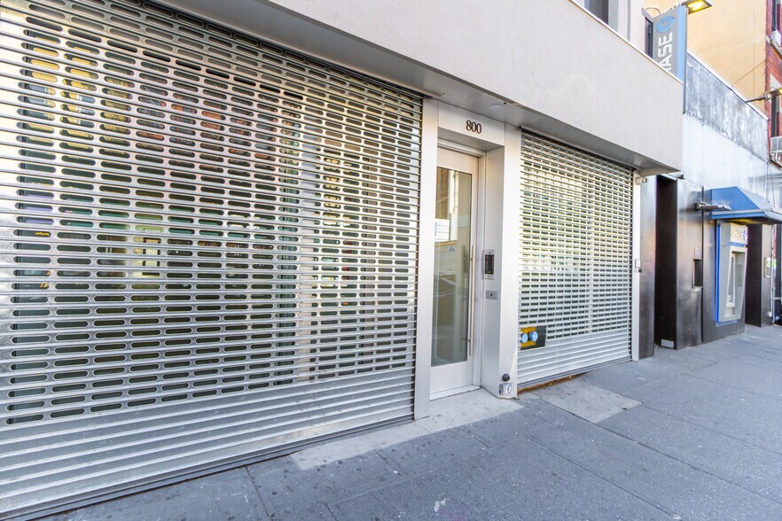 800 Manhattan Ave, Brooklyn, NY à louer - Photo de l’immeuble – Image 3 sur 32