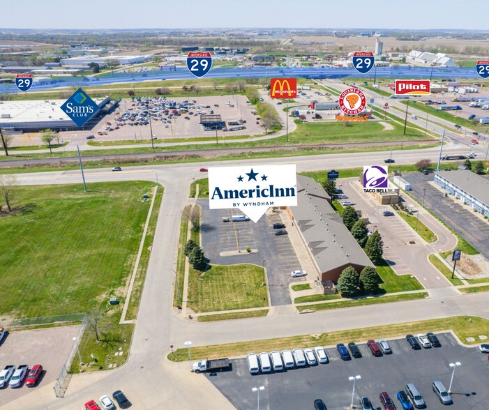 4230 S Lewis Blvd, Sioux City, IA à vendre - Photo de l’immeuble – Image 3 sur 39