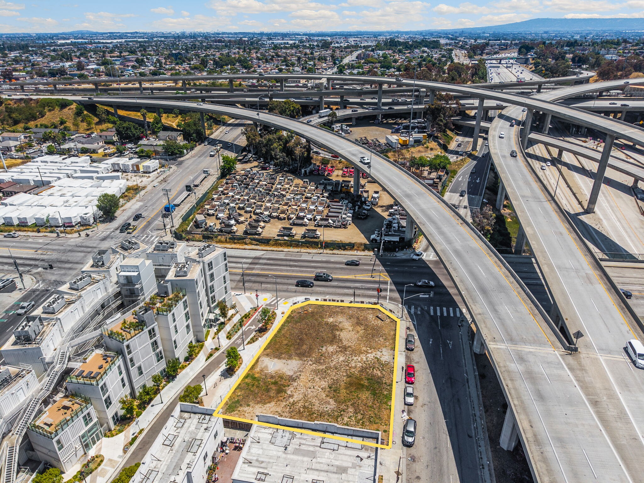 311 W Imperial Highway, Los Angeles, CA à louer Photo de l’immeuble– Image 1 sur 10