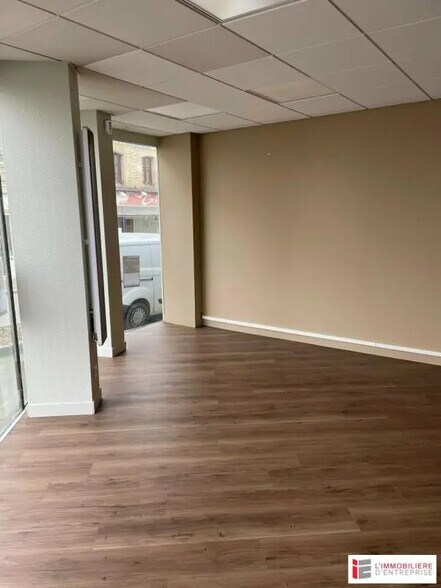Local commercial dans Lorient à louer - Photo de l’immeuble – Image 3 sur 4
