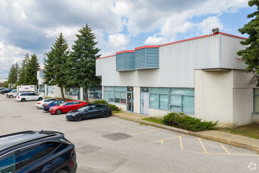 1275-1327 Rue Bergar, Laval, QC à louer - Photo de l’immeuble – Image 1 sur 6