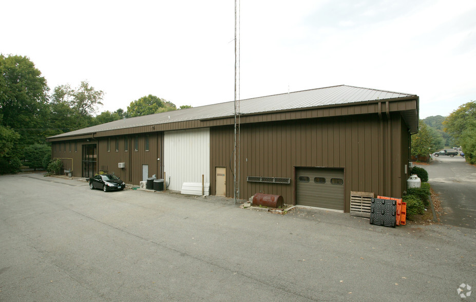 461 Danbury Rd, New Milford, CT à louer - Photo de l’immeuble – Image 2 sur 17