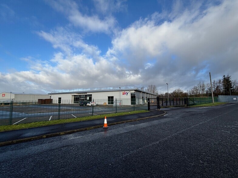 4 Tannochside Dr, Uddingston à louer - Photo de l’immeuble – Image 3 sur 5