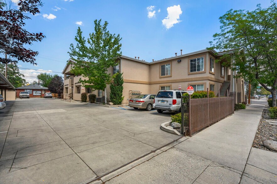 175 Locust St, Reno, NV à vendre - Photo de l’immeuble – Image 2 sur 16