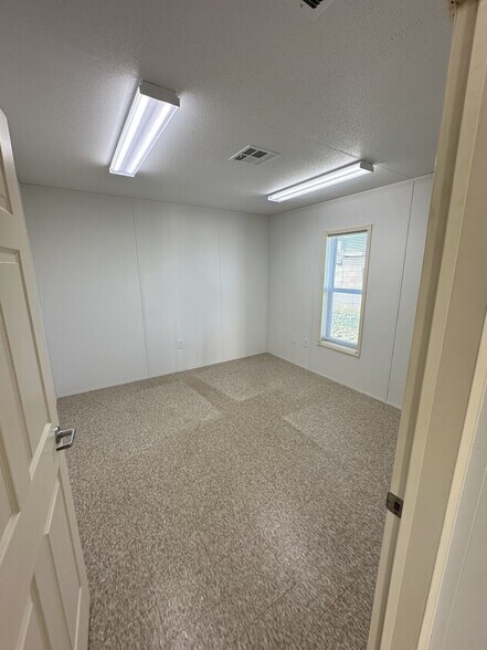 1815 E Hicks Field Rd, Fort Worth, TX à louer - Photo intérieure – Image 3 sur 9