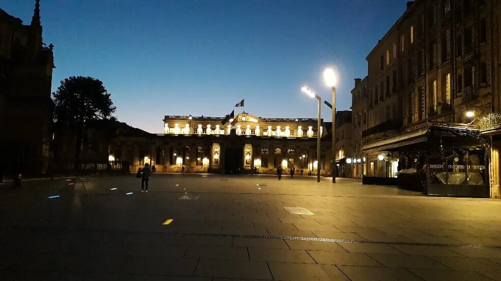 Local commercial dans Bordeaux à louer - Photo de l’immeuble – Image 2 sur 3