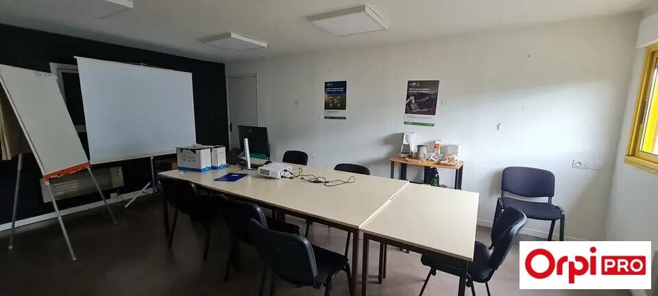 Bureau dans Pommeret à louer - Photo de l’immeuble – Image 1 sur 7