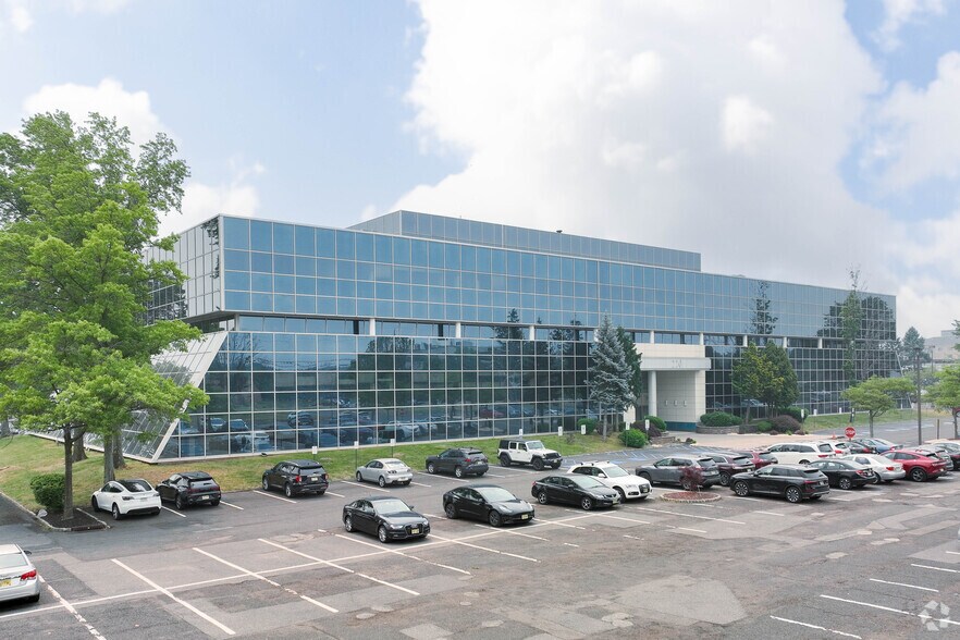 220 Davidson Ave, Somerset, NJ à louer - Photo principale – Image 1 sur 38