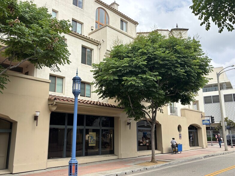 1001 Glendon Ave, Los Angeles, CA à louer - Photo de l’immeuble – Image 3 sur 15