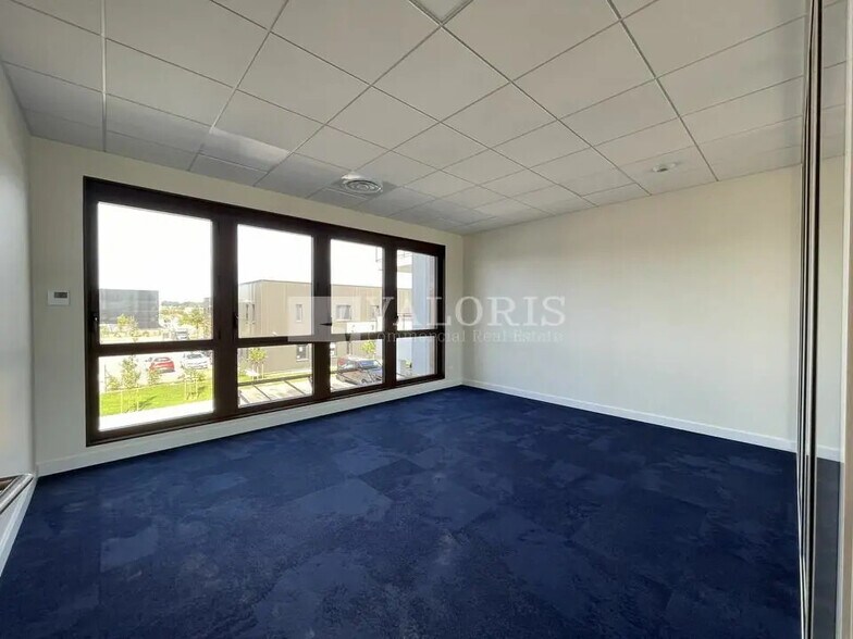 Bureau dans Genas à vendre - Photo de l’immeuble – Image 2 sur 11