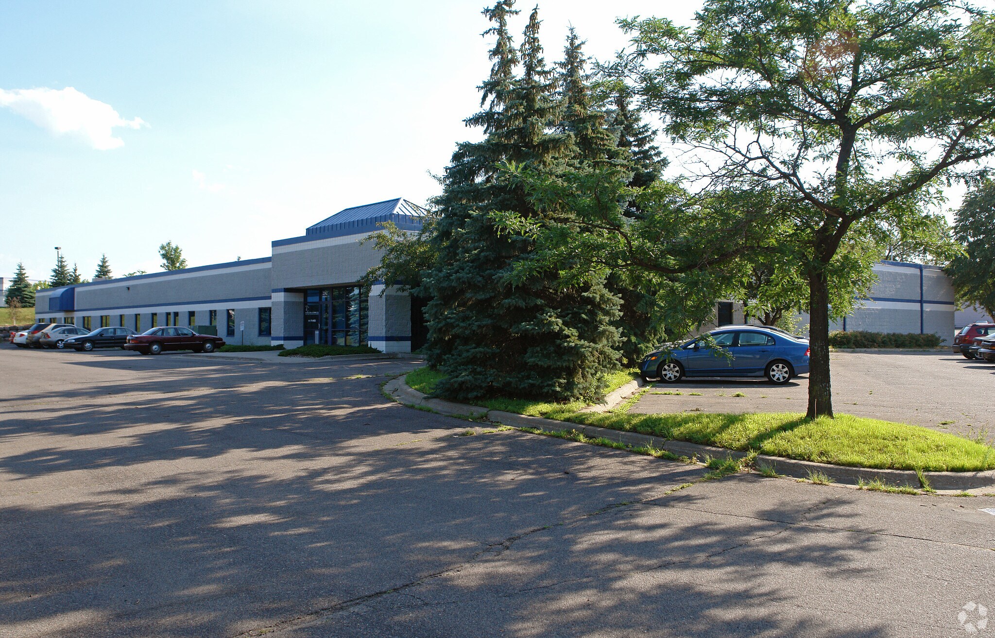 2342-2348 Helen St N, North Saint Paul, MN à vendre Photo principale– Image 1 sur 5