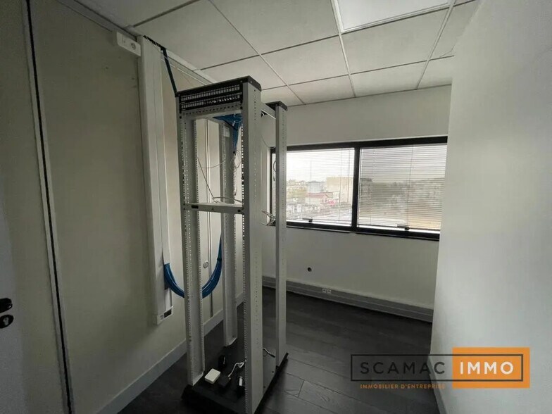 Bureau dans Chilly-Mazarin à vendre - Photo de l’immeuble – Image 2 sur 6