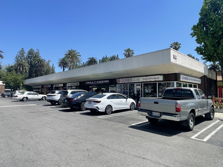 7138 Shoup Ave, Canoga Park, CA à louer - Photo de l’immeuble – Image 2 sur 11