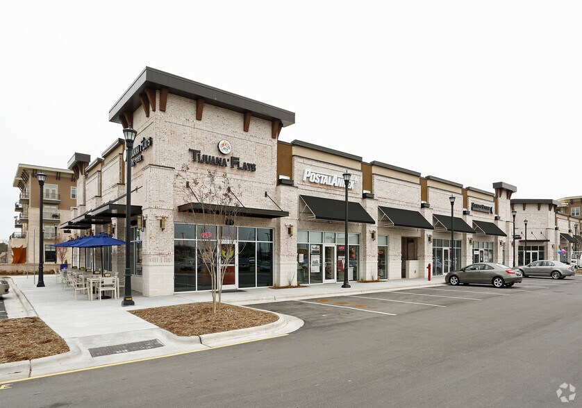 12102 Bradford Green Sq, Cary, NC à louer - Photo de l’immeuble – Image 3 sur 11