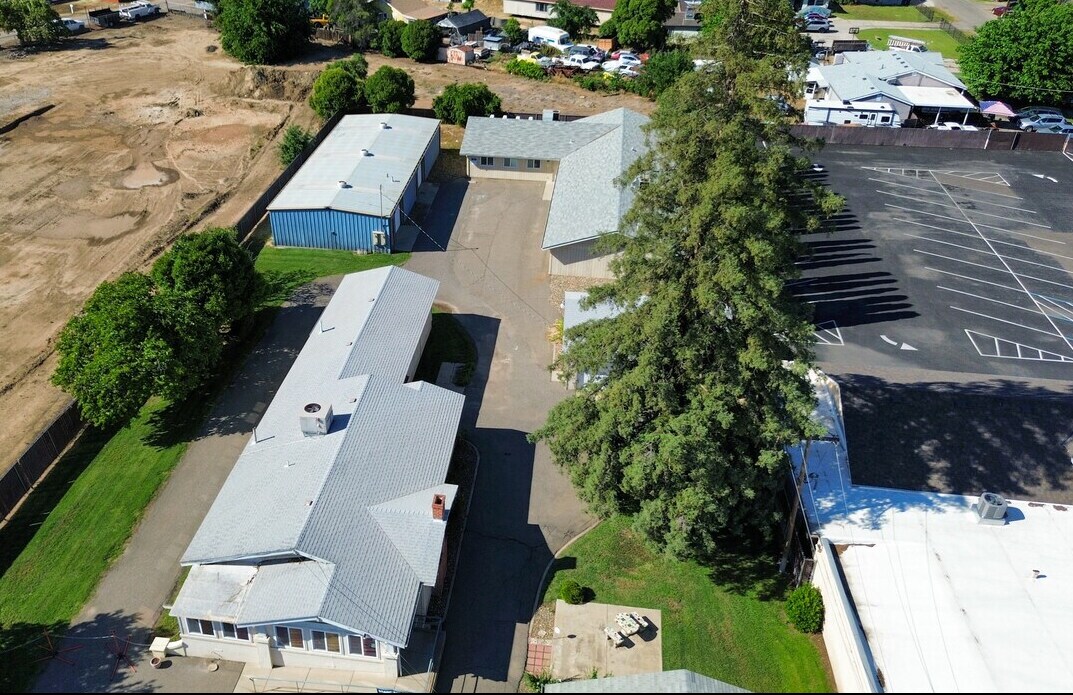 2125 Yosemite Pky, Merced, CA à vendre Photo principale– Image 1 sur 24