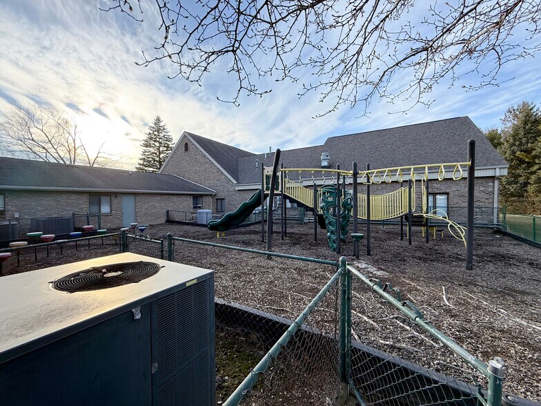 11965 Allisonville Rd, Fishers, IN à vendre - Photo de l’immeuble – Image 3 sur 17