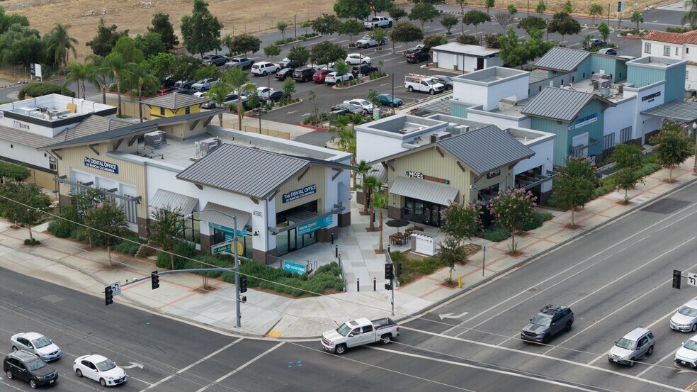 8865-8875 Foothill Blvd, Rancho Cucamonga, CA à louer - Photo de l’immeuble – Image 2 sur 13